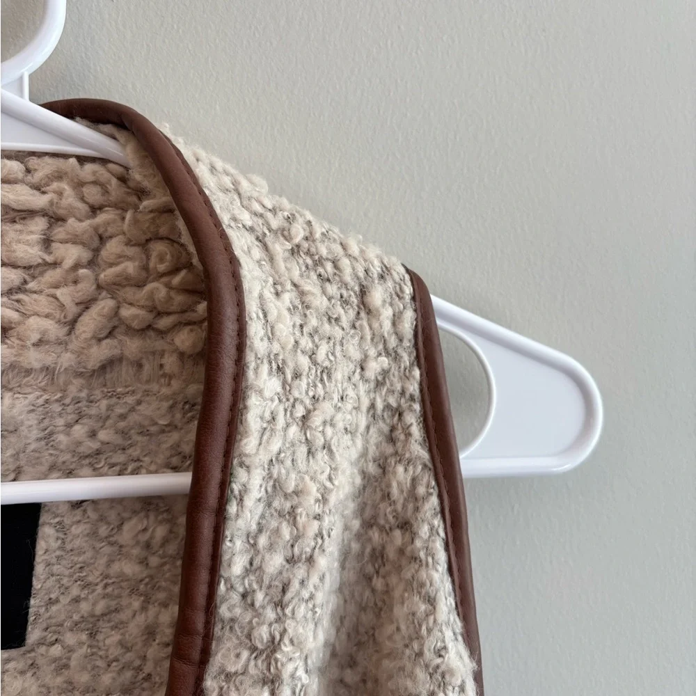 Love Tree Women's Acrylic Wool Faux Leather Trim Cream Sherpa Boho Vest Small - Picture 4 of 10